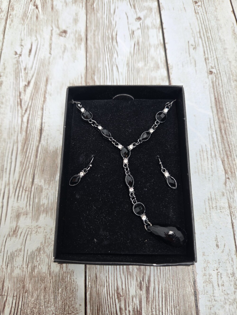 NIB Black Metal Y-Necklace & Earring Set 🖤 Crystal Accents ✨